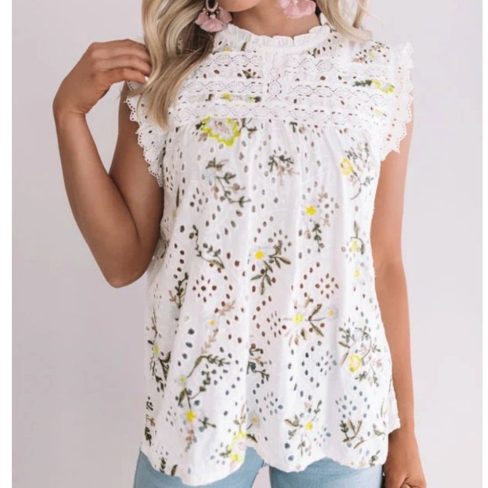 Love Stitch Eyelet Embroidered Floral Top Small Sleeveless Lace Ruffles Cottage